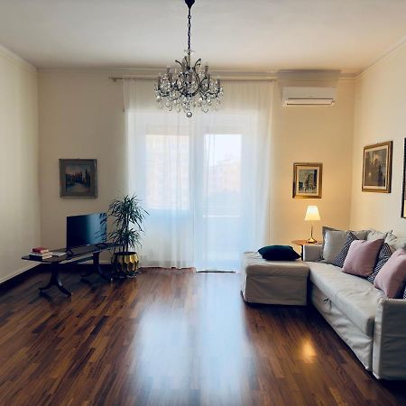 Elegant Apartment In City Center Cagliari Eksteriør billede