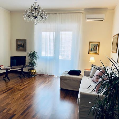 Elegant Apartment In City Center Cagliari Eksteriør billede