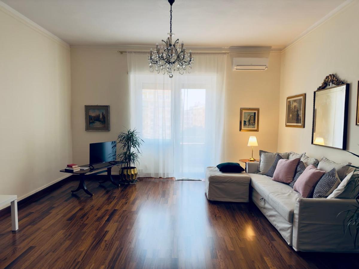 Elegant Apartment In City Center Cagliari Eksteriør billede