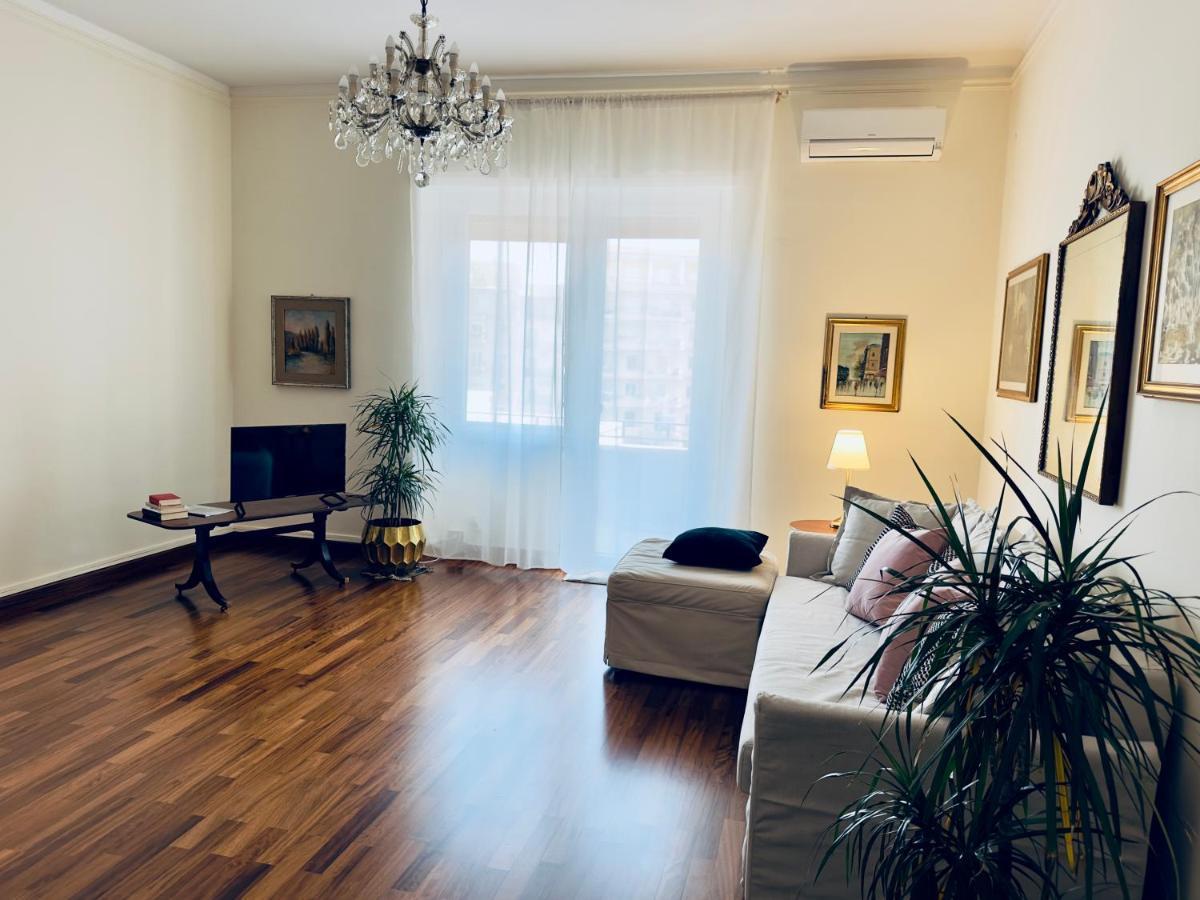 Elegant Apartment In City Center Cagliari Eksteriør billede