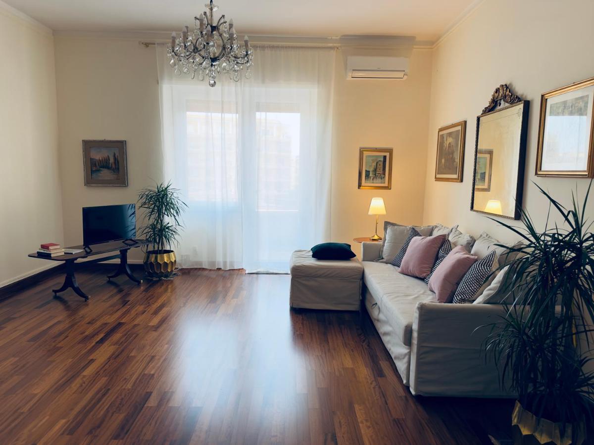 Elegant Apartment In City Center Cagliari Eksteriør billede