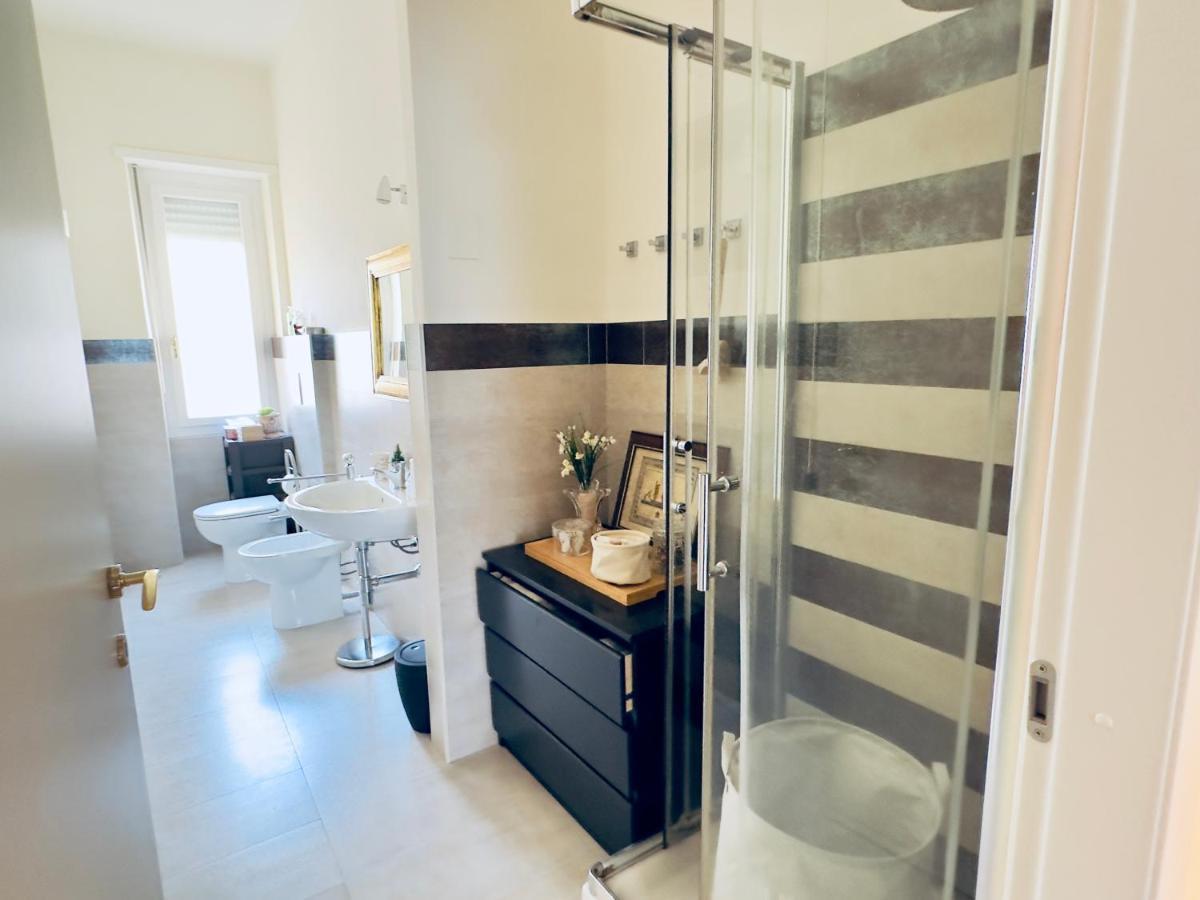Elegant Apartment In City Center Cagliari Eksteriør billede