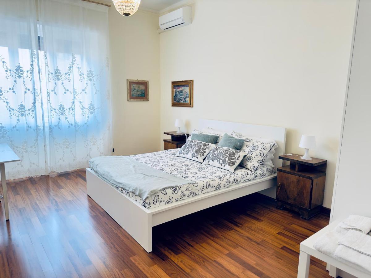 Elegant Apartment In City Center Cagliari Eksteriør billede